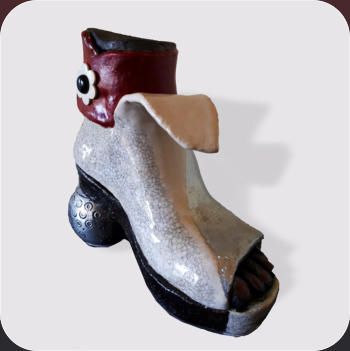 Eyecatcher gemaakt van keramiek, oxides, metaal en spiegel